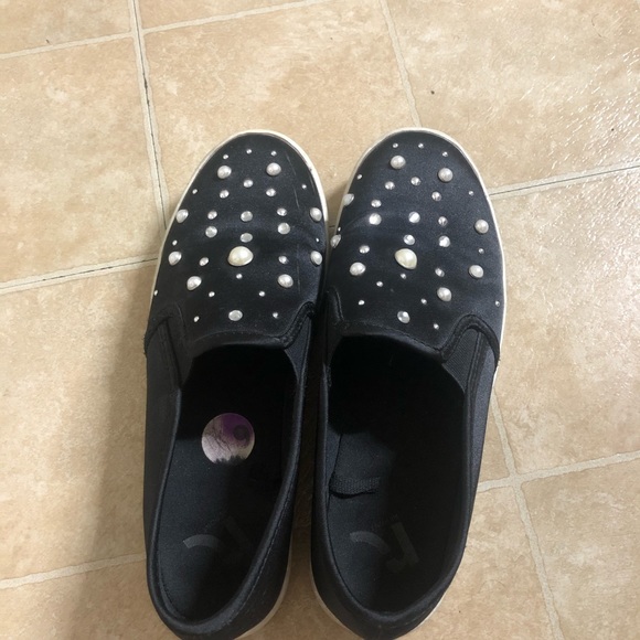 Shoes - Picture 2 of 4